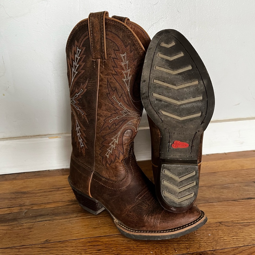 Womens Justin cowboy boots size 6.5